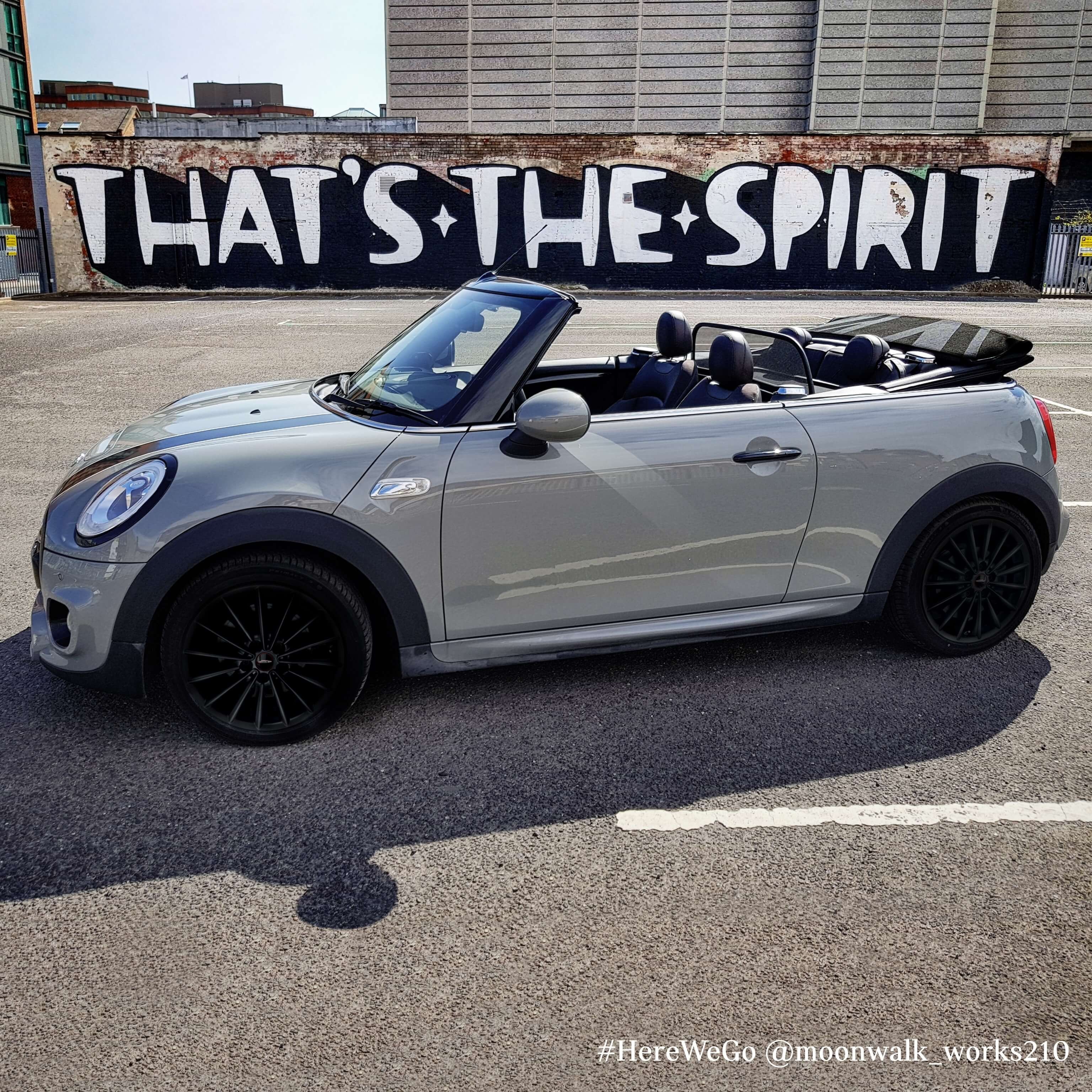 MINI Convertible – grey – side view MINi Convertible – grey – side view